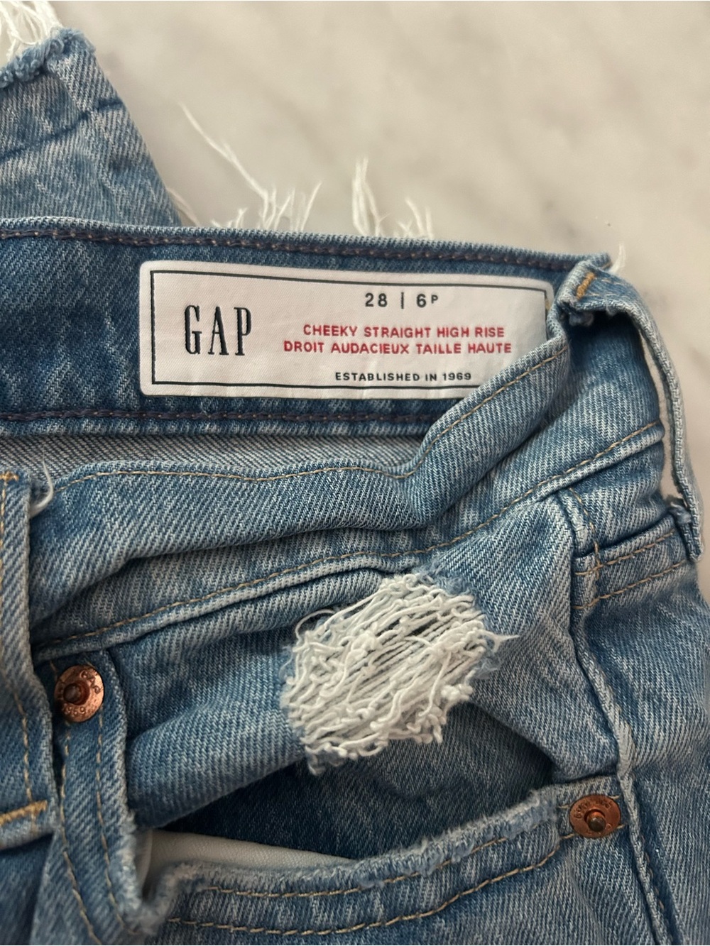 GAP Cheeky Straight High-Rise Jeans - Light Blue Wash 28P